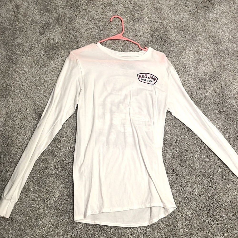 White ron jon long sleeve🤍🩷